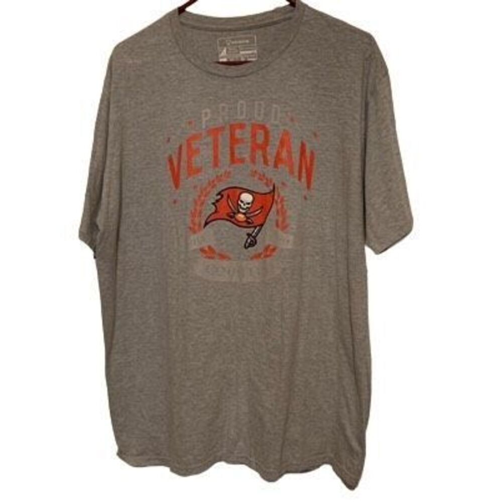 Tampa Bay Buccaneers Proud Veteran Size XL T-Shirt